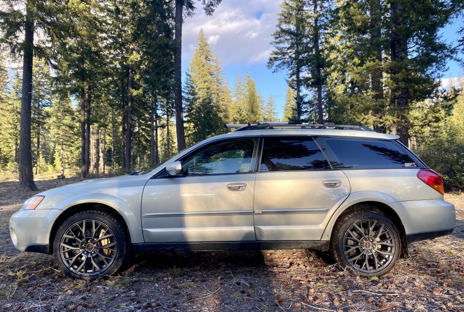 Sylvestre M's 2007 Outback XT 6spd limited  