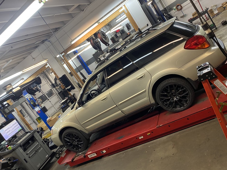Sylvestre M's 2007 Outback XT 6spd limited  