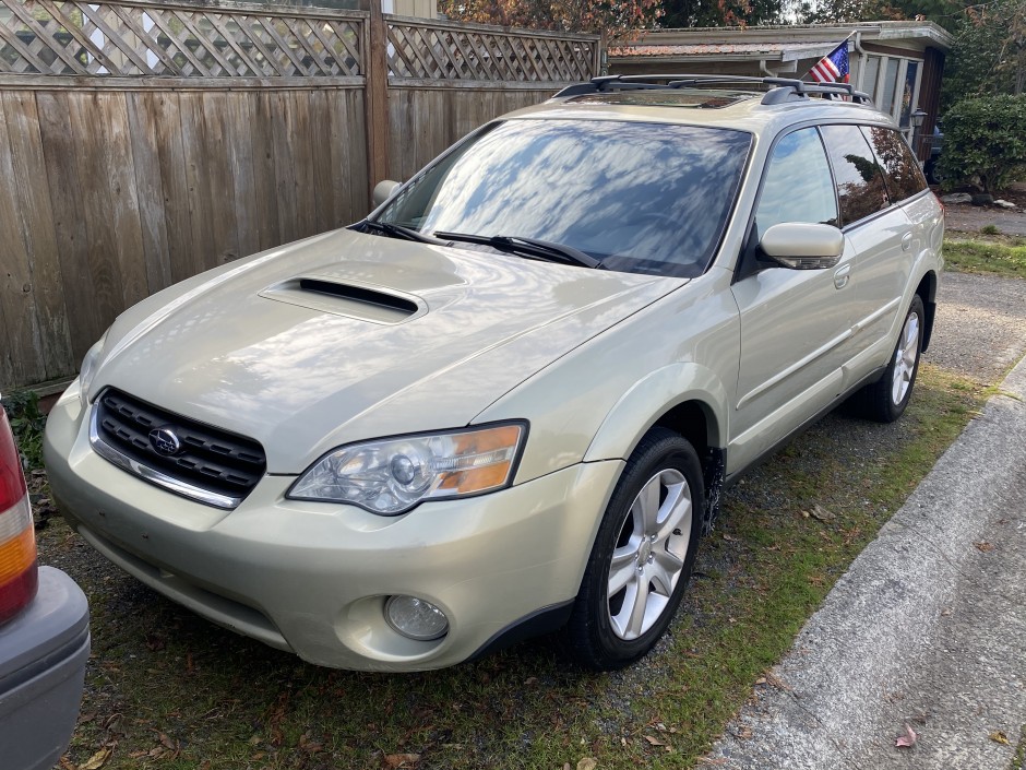 Sylvestre M's 2007 Outback XT 6spd limited  